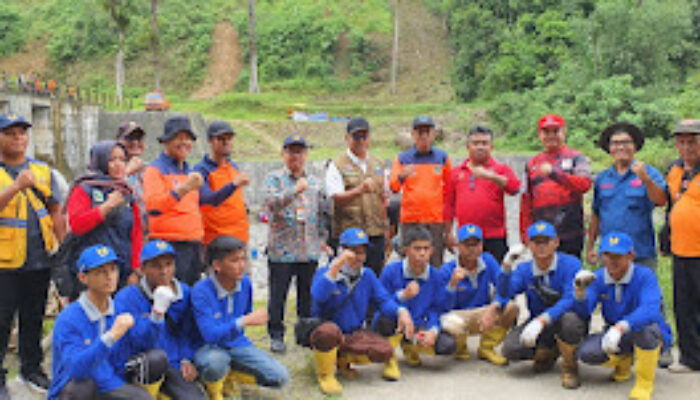 BWSS V dan BPBD SUMBAR Bersih bersih Sungai di Bendungan Unand Padang