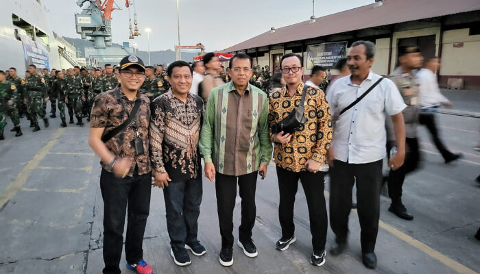 Rektor UNP Hadiri Penyambutan Peserta LATSITARDA NUSANTARA di Pelabuhan Pelindo Teluk Bayur