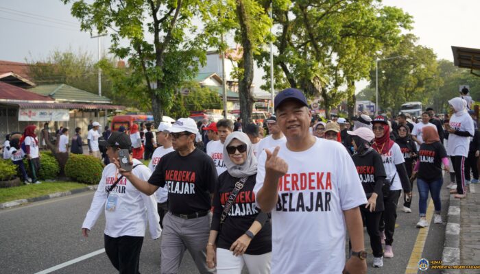 Dalam Rangka Meriahkan Hari Pendidikan Nasional, UNP Adakan Jalan Sehat Bulan Merdeka Belajar