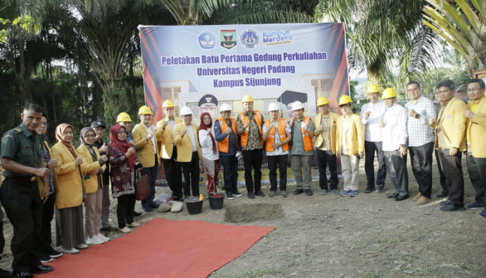 Peletakan Batu Pertama Kampus UNP Sijunjung, Prof Ganefri : Ini Komitmen Kita Terhadap Masyarakat Sijunjung Yang Telah Mempercayai UNP.