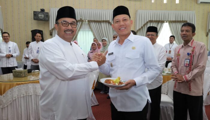 Pada HUT Bupati Benny Utama, Terlihat Keberadaannya Dengan Wabup Sabar AS Masih “Mesra”.