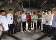 Wabup Sabar AS Kunjungi dan Bantu Korban kebakaran di Kubu Padang Beriang.