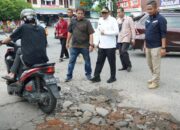 Tinjau Jalan Berlobang dan Drainase di Kota Padang, Wako Padang Langsung Inisasi Perbaiki 30 Titik Jalan dan Drainase