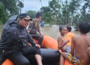 Evakuasi 11 Warga Terdampak Banjir, BPBD Padang Gunakan Perahu Karet Untuk Selamatkan warga