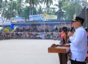 Ribuan Penonton lontarkan yel yel apresiasi pada Bupati Sabar AS, Saat Penutupan Turnamen Volly Putra Beringin Cup.