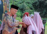 Bupati Sabar AS Berikan Motivasi Saat Menghadiri Puluhan Santri MDTA Istiqomah Ampang Gadang Diwisuda