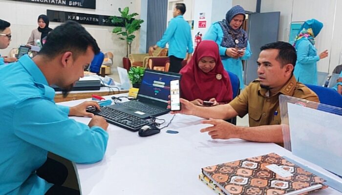 Pastikan Pelayanan Prima Ke Masyarakat  Wakil Bupati Solok H. Candra Sidak Disduk Capil