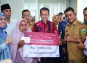 Korban Kebakaran di Kabupaten Solok Terima Bantuan Dari Kemensos Dari Bupati Jon Firman Pandu