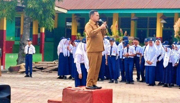 Wakil Bupati Solok H. Candra Jadi Pembina Upacara di SMP Negeri 3 X Koto Singkarak