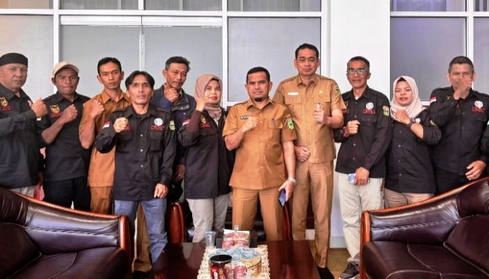 Wabup Solok H. Candra Audiensi Bersama FKPS Bahas Status Penjaga Sekolah