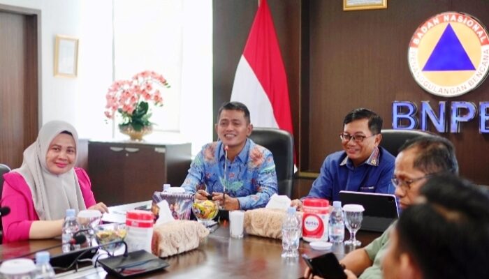 Penanganan Karhutla dan Rekonstruksi Pascabencana Bupati Solok Jon Firman Pandu Sambangi BNPB
