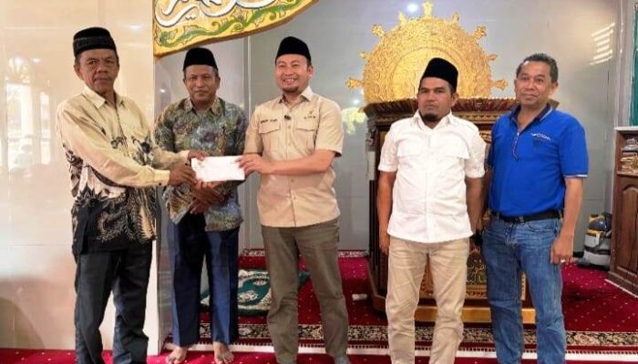 Anggota DPR RI Rahmat Saleh Serahkan Bibit Unggul Bersertifikat ke Kelompok Tani