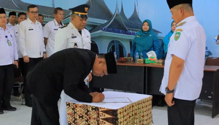 Ketika Sertijab Camat Padang Gelugur, Bupati Welly Suhery Ingatkan Untuk Jadi Pemimpin Yang Responsif