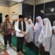 Bupati Welly Suheri Pada Safari Ramadhan Serahkan Bantuan Pada Masjid Al Amin Muaro Gondang