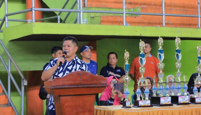 Dalam Memperingati Hardiknas, Bupati Welly Suheri Buka Turnamen Volly Ball PGRI Pasaman