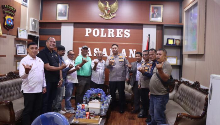 Pers Bersatu Tuah Saiyo Bersilahturahmi Dengan Kapolres Pasaman Yang Baru.