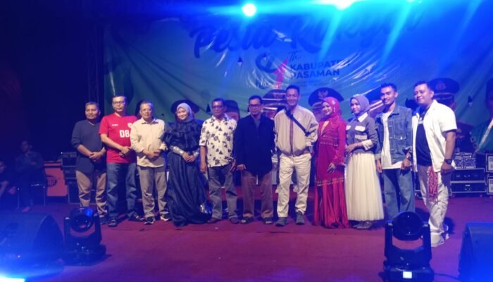 Artis Minang Asal Pasaman Ajhay Ikut Tampil Di Pentas Hiburan rakyat HUT Pasaman ke 81 , 