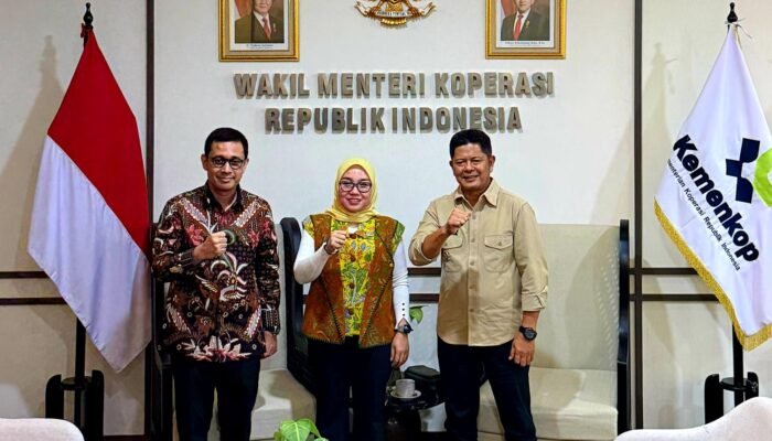 Bersama Bupati Pasaman, Wamenkop Farida Dorong KDKMP Jadi Motor Penggerak Ekonomi Nagari